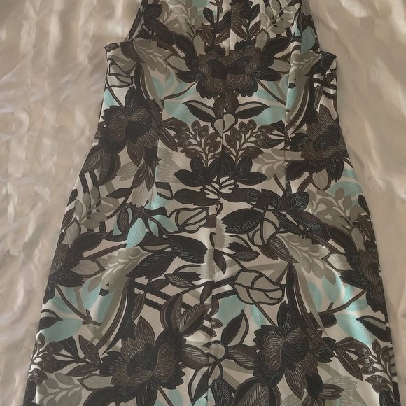 Women Connected Flower Dress - Picture 2 of 3